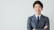 笑顔の新入社員
